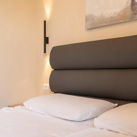 Aaa & With Free Parking Appartement *