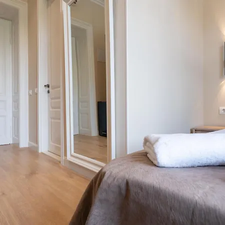 Aaa & With Free Parking Apartman