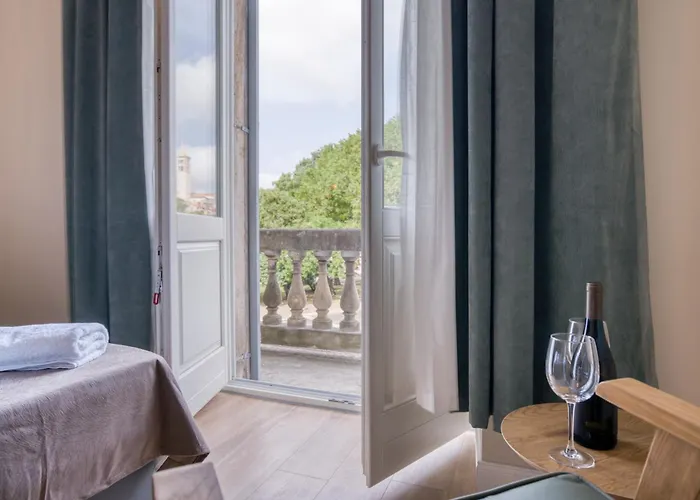 Aaa & With Free Parking * Pola