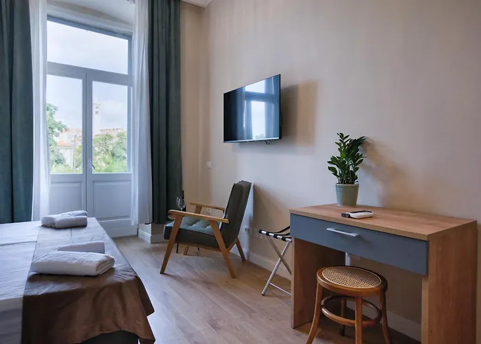 Aaa & With Free Parking