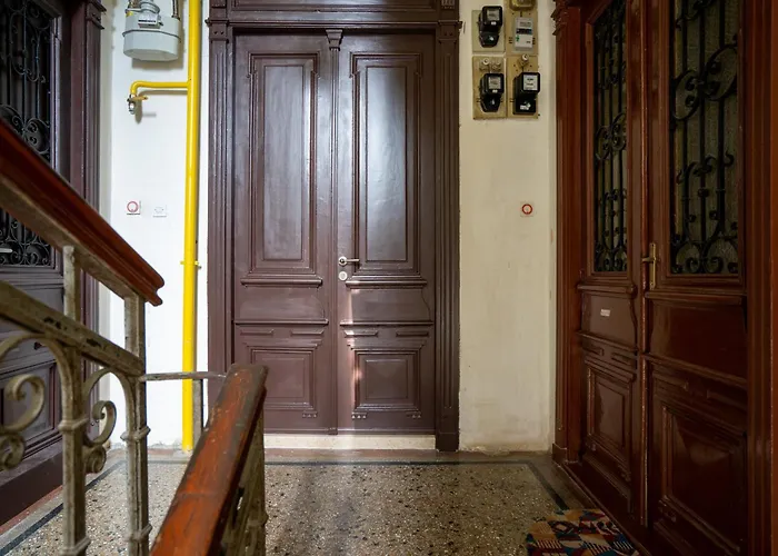 Aaa & With Free Parking * Pola