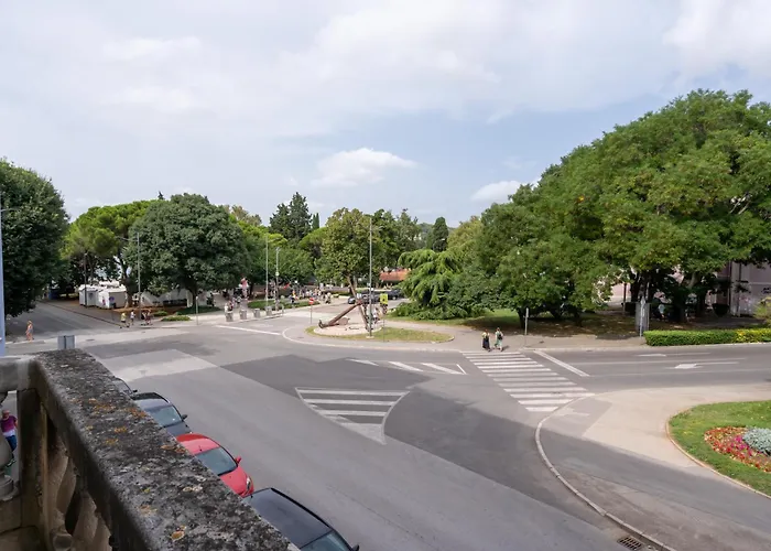 Aaa & With Free Parking *